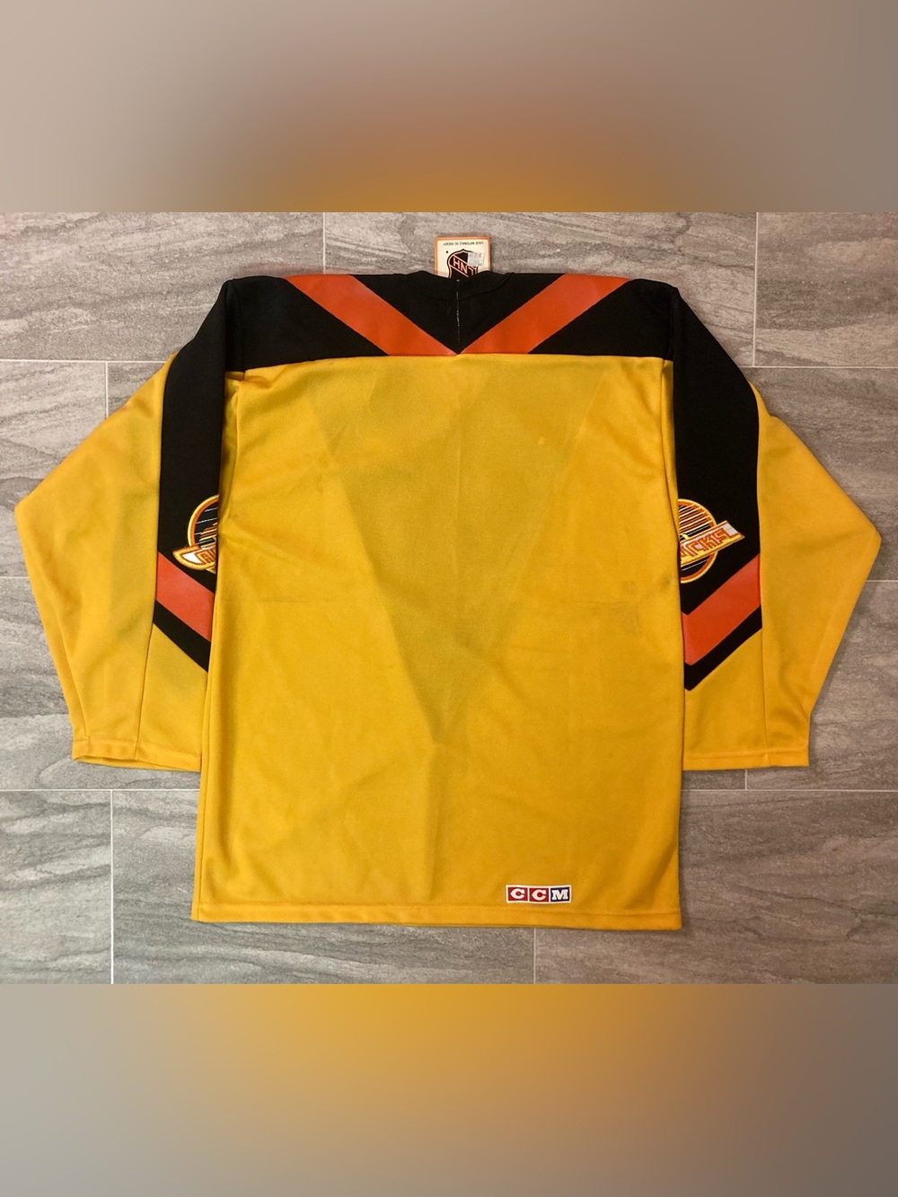 Vintage 1980s Vancouver Canucks V Jersey Yellow CCM NWT NEW Made in Canada - Picture 7 of 9